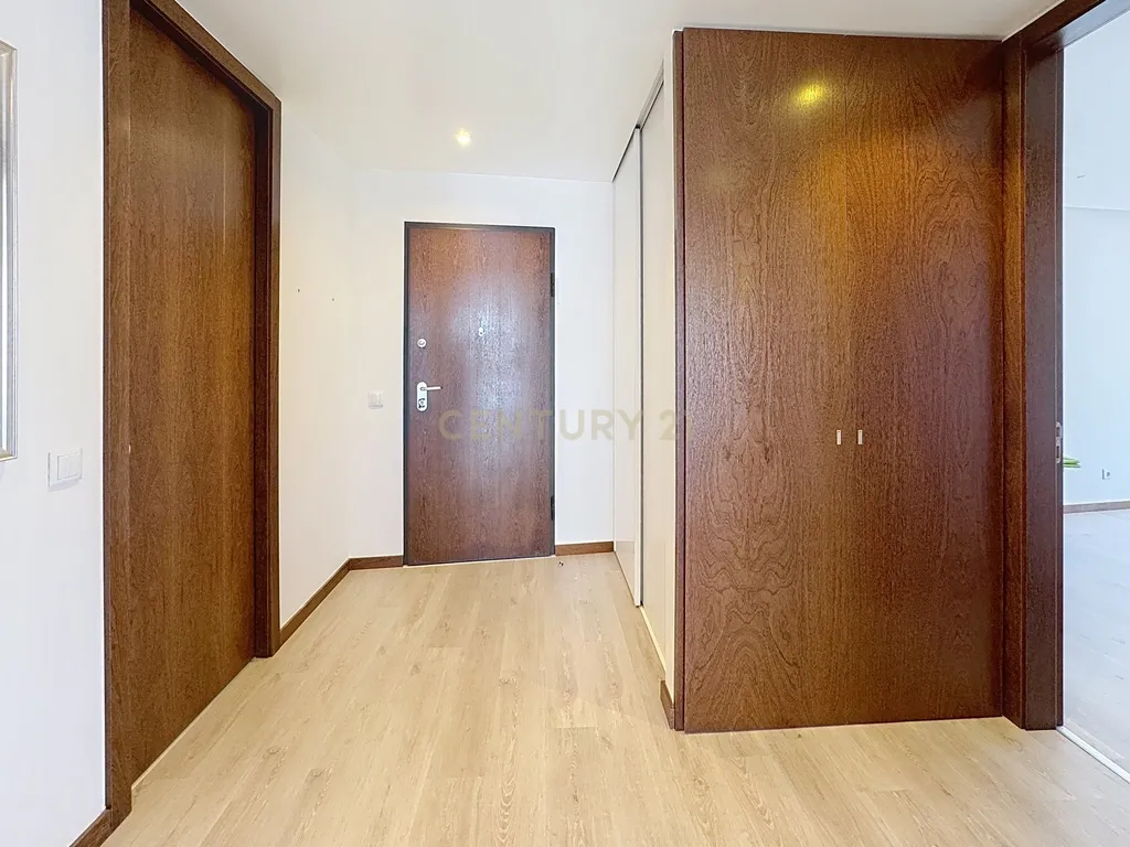 Penthouse T2 com Terraço e Piscina Privativa – Sítio da Nazaré - Image 21