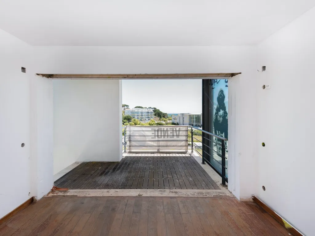 Moradia de Arquitetura Contemporânea na Aldeia dos Capuchos, Vista Mar, Rio e Cidade, com Garagem, Elevador, Piscina e Cobertura com Vista Panorâmica 360º. - Image 16