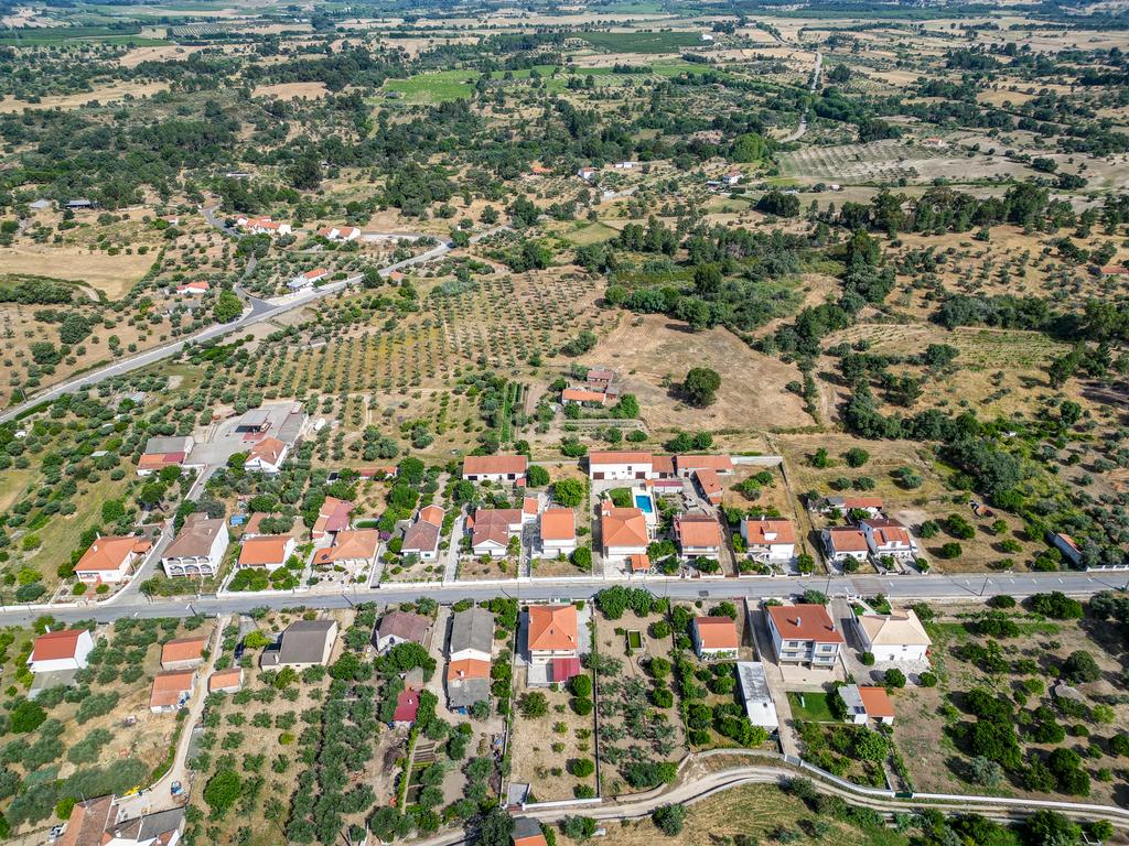 OPORTUNIDADE 360º – Moradia T3 + Posto de Combustível GALP + Terrenos (36 000 m²) - Image 2