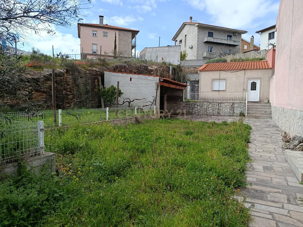 Terreno - Golfeiras - Mirandela, Bragança - 350m² por 82.000€ - Image 1