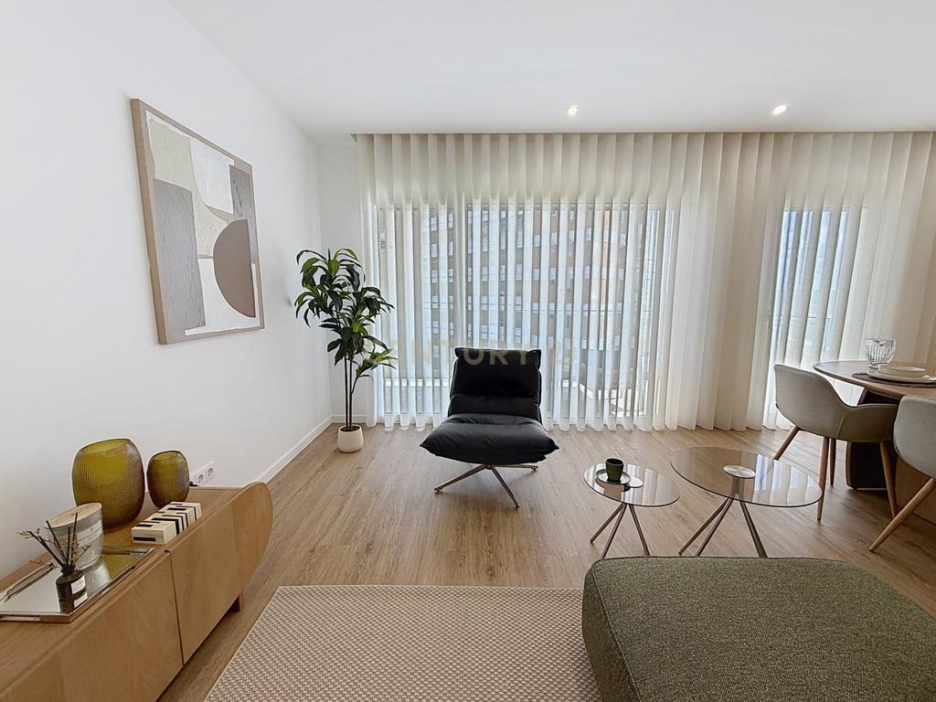 Apartamento Novo com Terraço e Piscina Privativa em Nazaré - Image 8