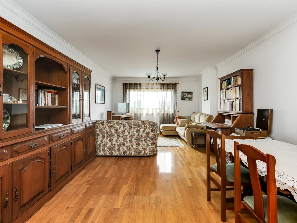 Apartamento T3 em Belas com 133m2 e box para uma viatura - Image 4