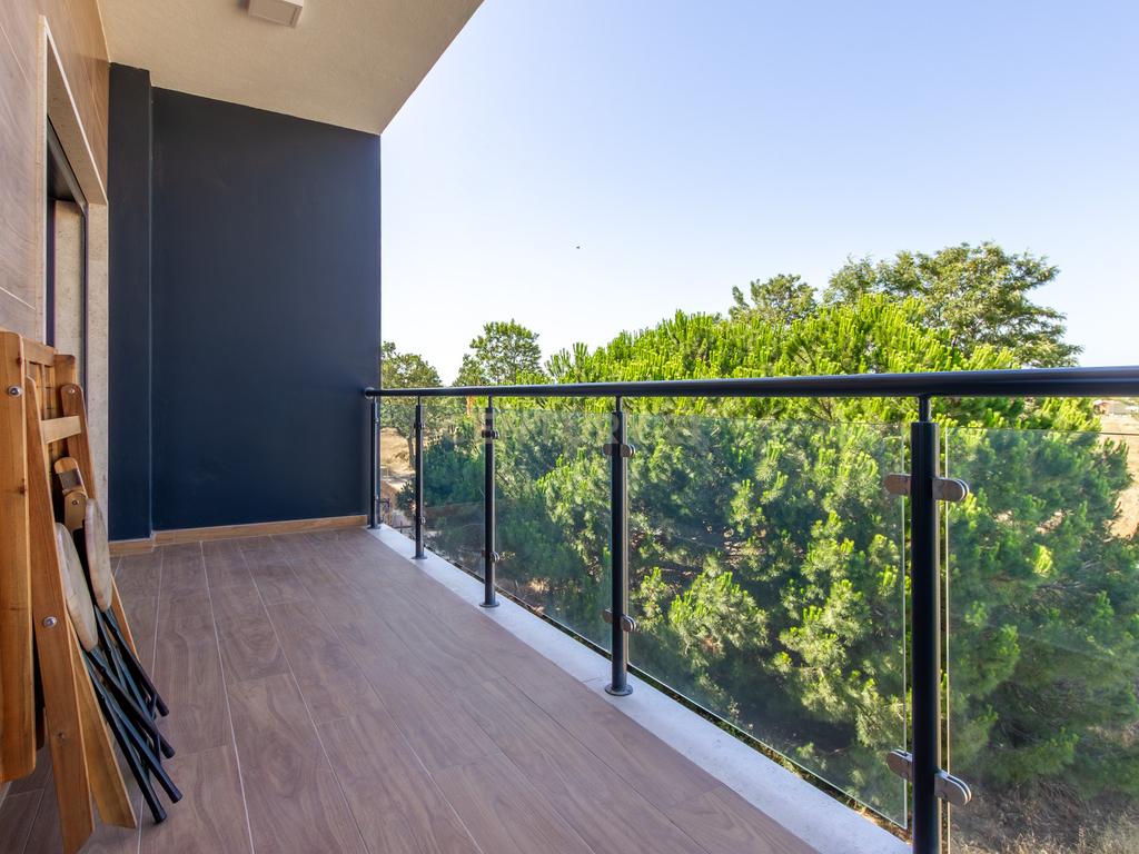Moderno apartamento T3, com parqueamento e varandas em Santo António da Charneca, Barreiro - Image 21