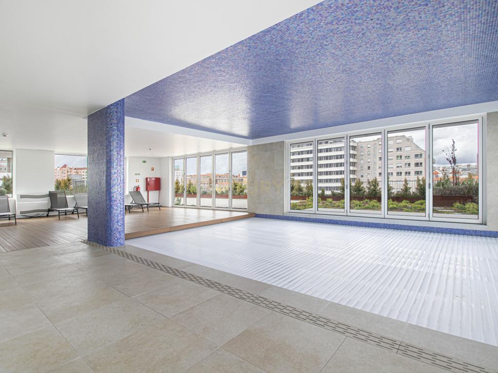 Apartamento T2 em Condomínio com Piscina e Garagem - Areeiro - Image 18
