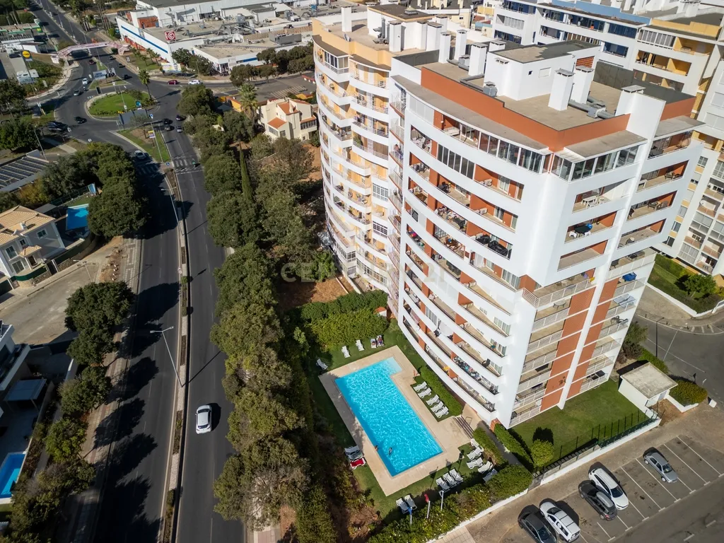 T0+1 mobilado, em condominio c/ piscina, Portimão - Image 2