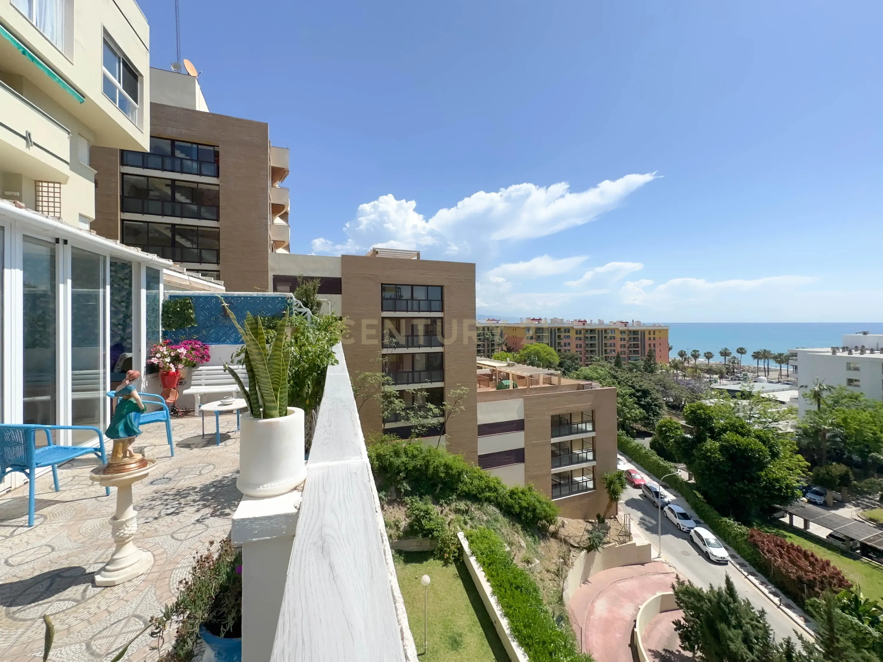 Venda de Apartamento com Amplos Terraços e Vista Panorâmica para o Mar em Torremolinos - Image 2