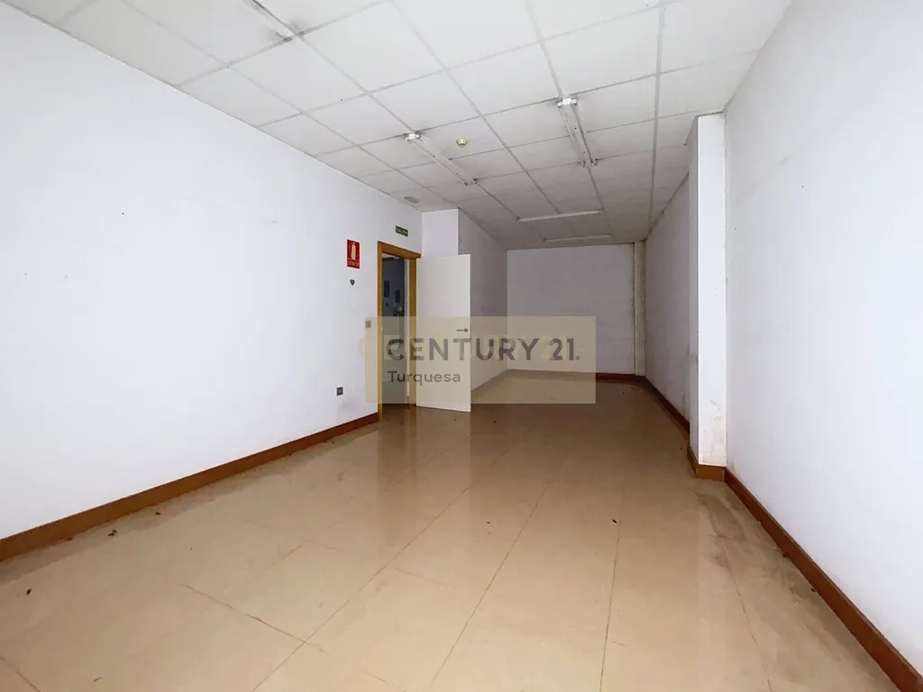 Amplo local comercial em Benalmádena, Málaga, com excelente localização - Image 9