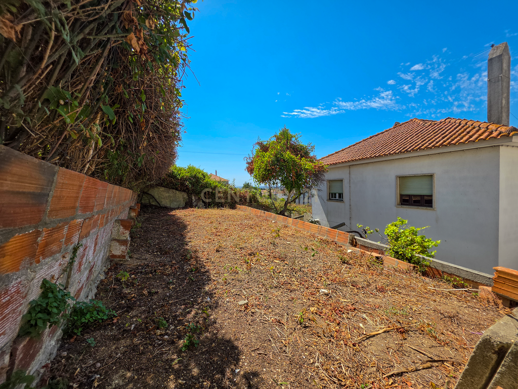 Duas Casas Numa Só: Espaço, Centralidade e Natureza em Palmela - Image 63