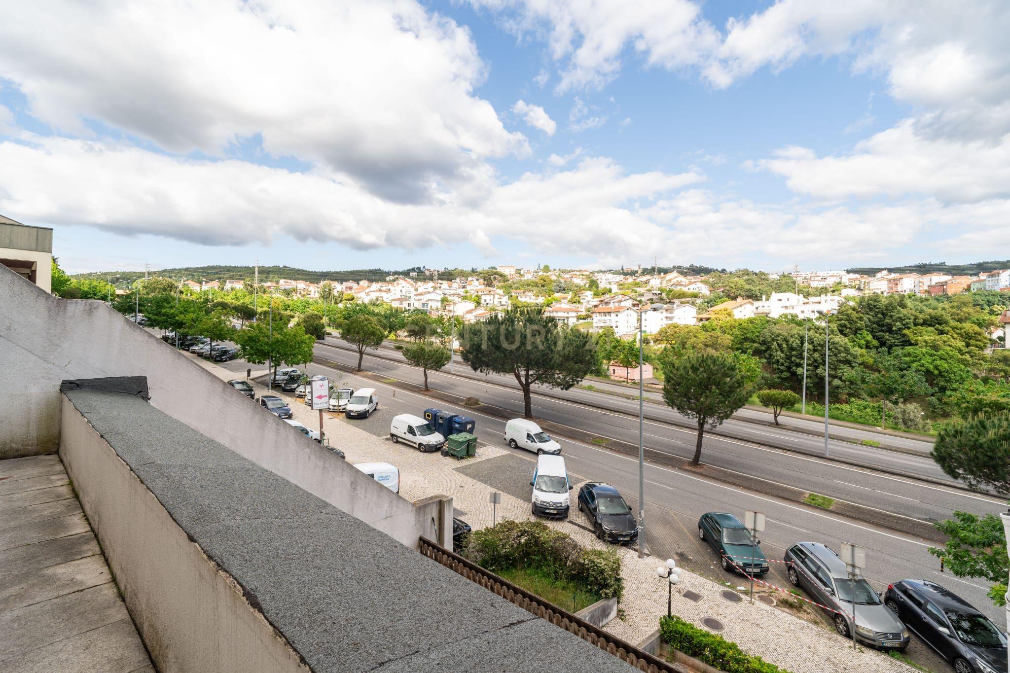 T3 Duplex com 2 Terraços, na Av. Elísio de Moura, em Coimbra - Image 6