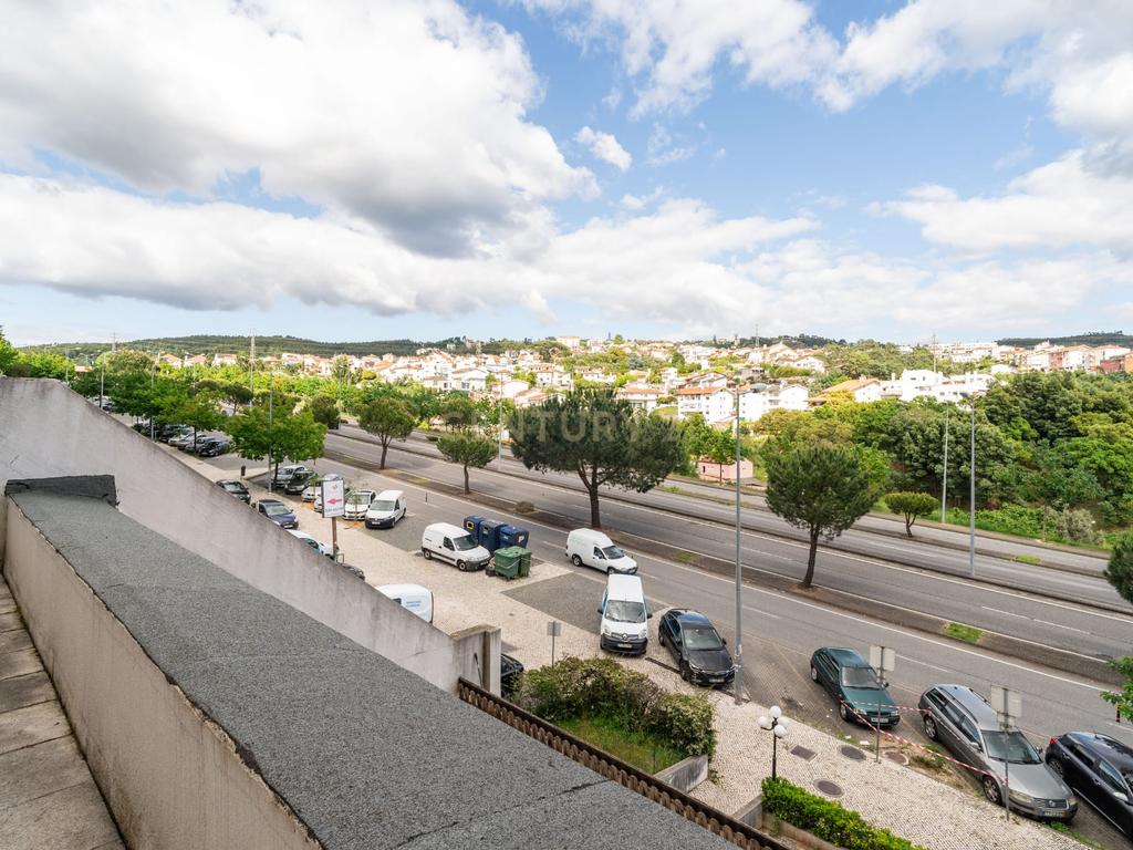 T3 Duplex com 2 Terraços, na Av. Elísio de Moura, em Coimbra - Image 6