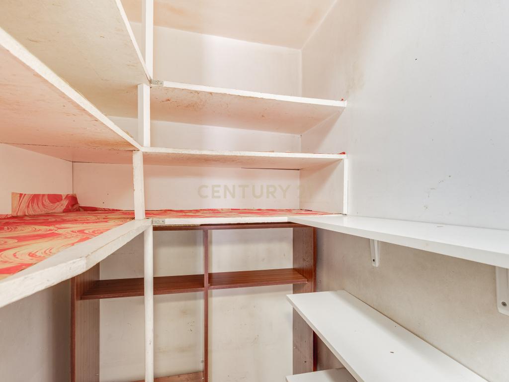 Apartamento T4 com Boas Áreas - Prt Av. Cidade Lourenço Marques - Olivais - Image 17