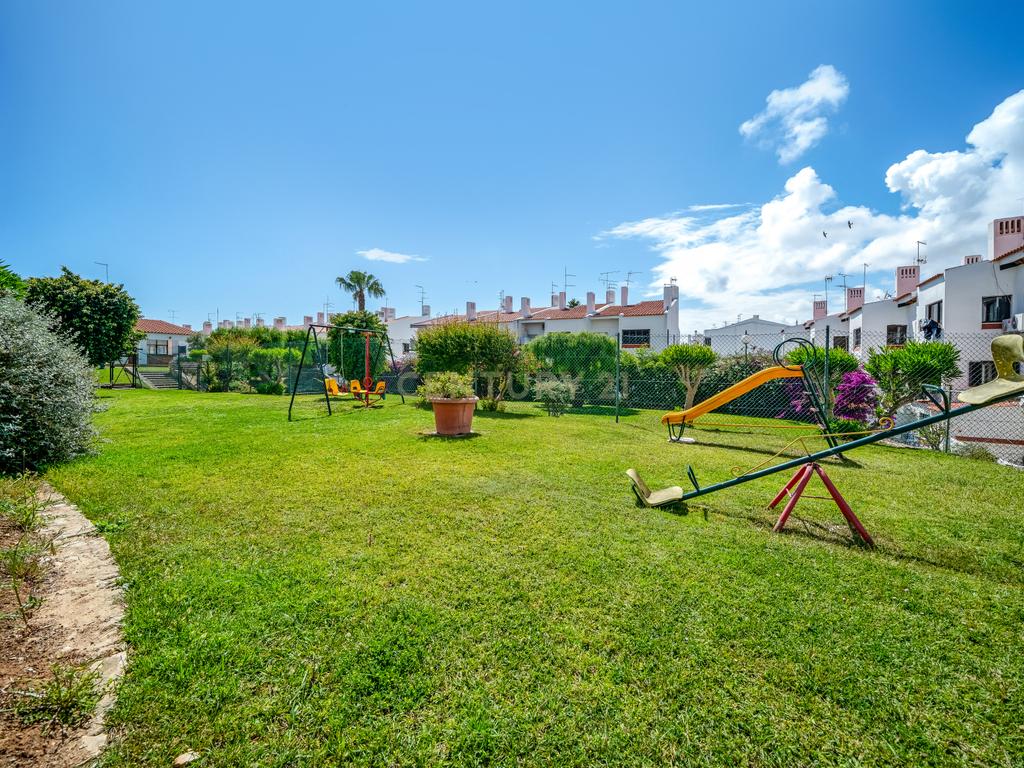 T1+1 Rés do Chão com Logradouro Privativo em Condomínio com Piscina Montechoro, Albufeira - Image 5