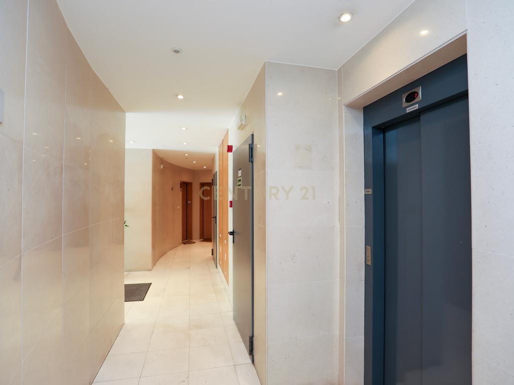 Apartamento T2 Moderno nas Colinas do Cruzeiro | 2 Lugares de Garagem e Varanda - Image 25