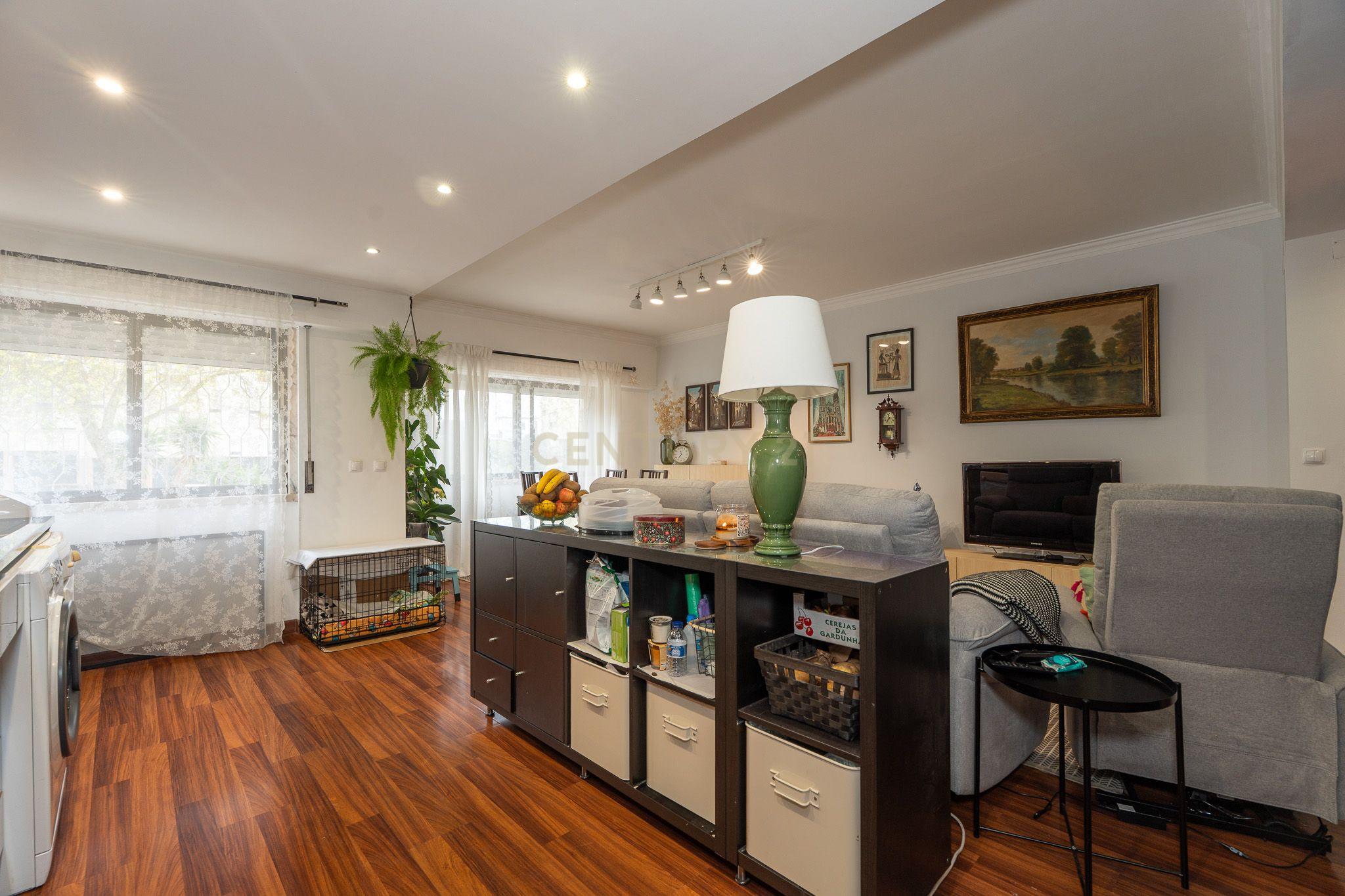 Apartamento T3 com garagem para 2 viaturas Monte Abraão - Image 10
