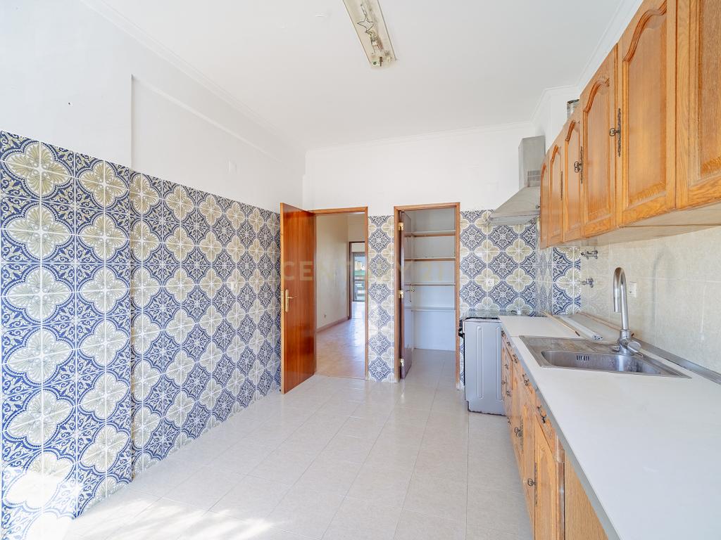 Apartamento T2 em Amora, Seixal - Oportunidade Única! - Image 20