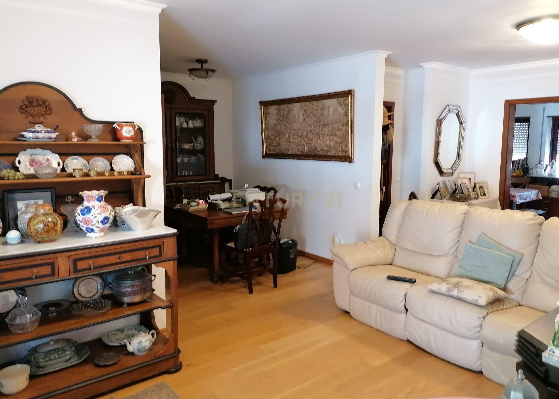 Fotografia 4 de Apartamento T4 Duplex com varandas e Terraço - Lugar de Garagem na cave em Condomínio Privado – Évora