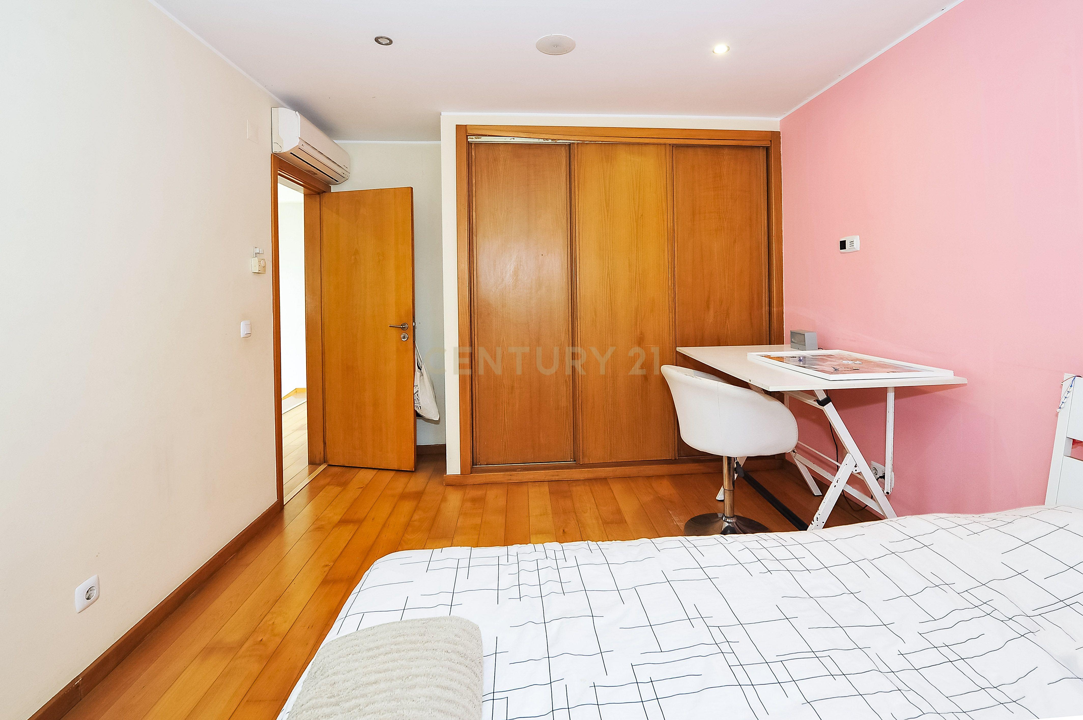 Moradia Isolada T4 Piscina e Cave - Image 33