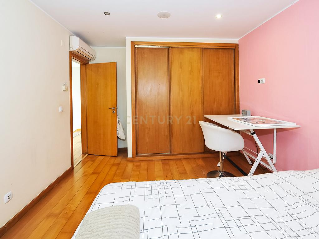Moradia Isolada T4 Piscina e Cave - Image 33