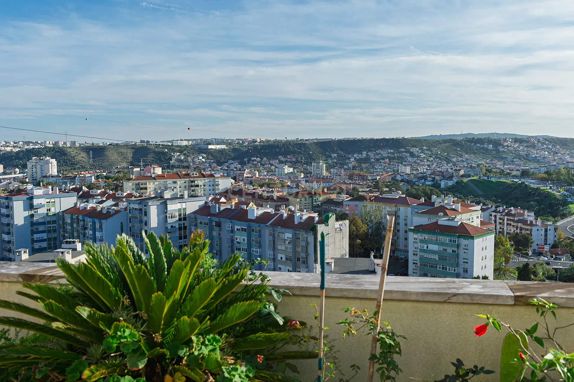 Apartamento T3 em Odivelas com Piscina e Estacionamento para 4 carros - Image 3
