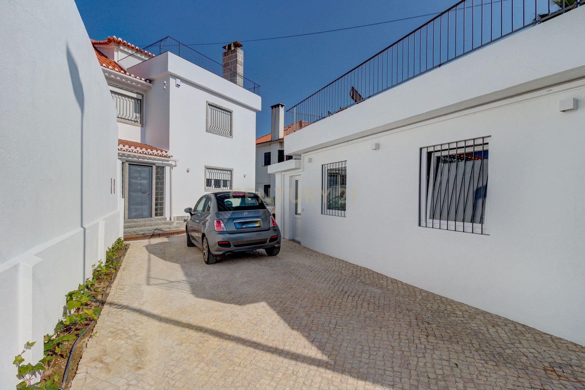 Moradia T4+1 com piscina, terraço e garagem perto da praia - Image 43