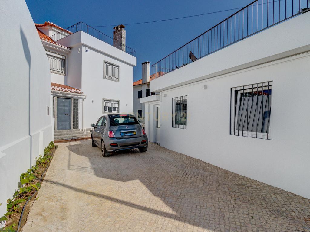 Moradia T4+1 com piscina, terraço e garagem  perto da praia - Image 43