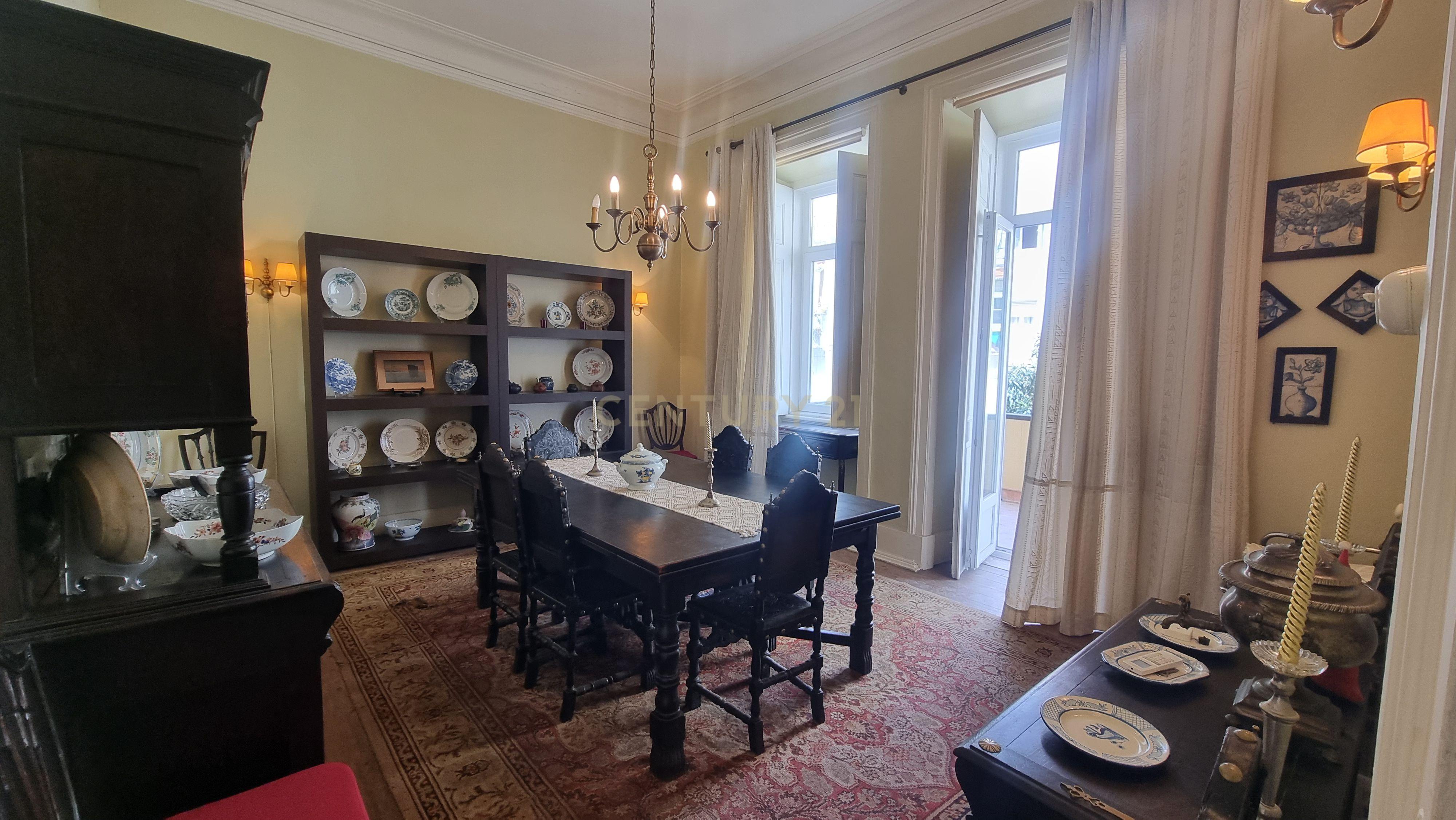 Apartamento Pombalino de Charme com 8 Assoalhadas – Av. Almirante Reis, Lisboa - Image 10
