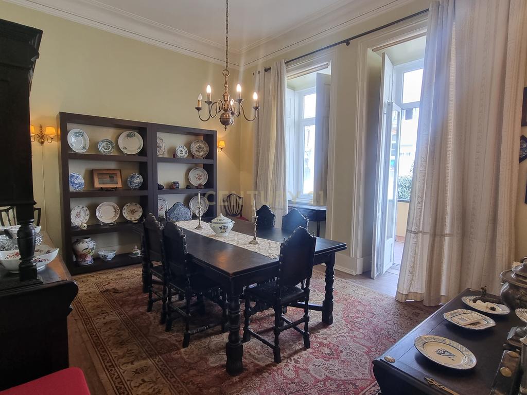 Apartamento Pombalino de Charme com 8 Assoalhadas – Av. Almirante Reis, Lisboa - Image 8