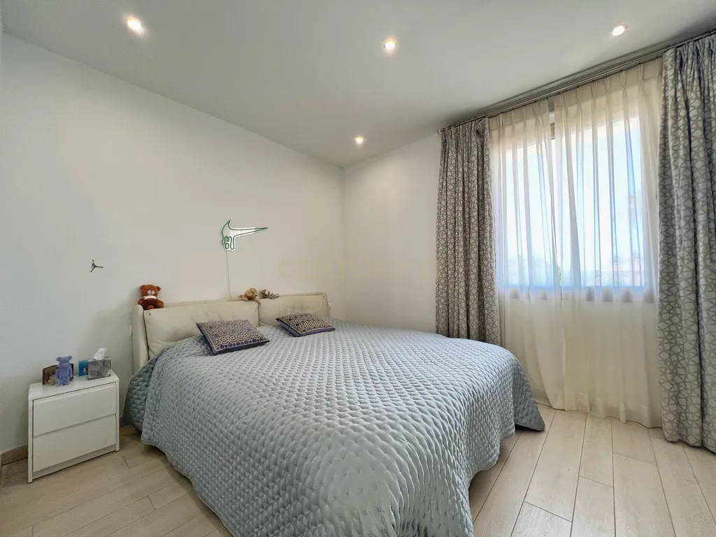 Elegante moradia mediterrânea de cinco quartos com vista para o prestigiado campo de golfe Valderrama, em Sotogrande Alto - Image 20