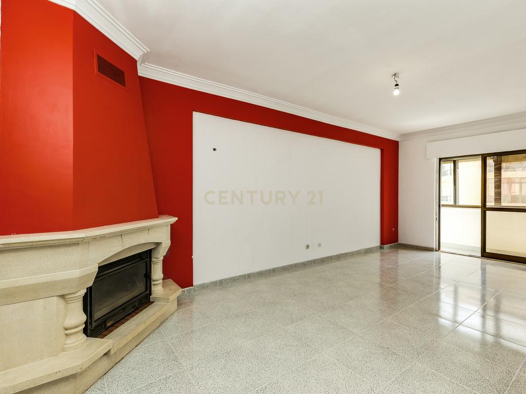 T2 para Arrendamento no Casal do Cotão, Agualva-Cacém — Último Andar com Vista Desafogada e Excelentes Acessos - Image 3
