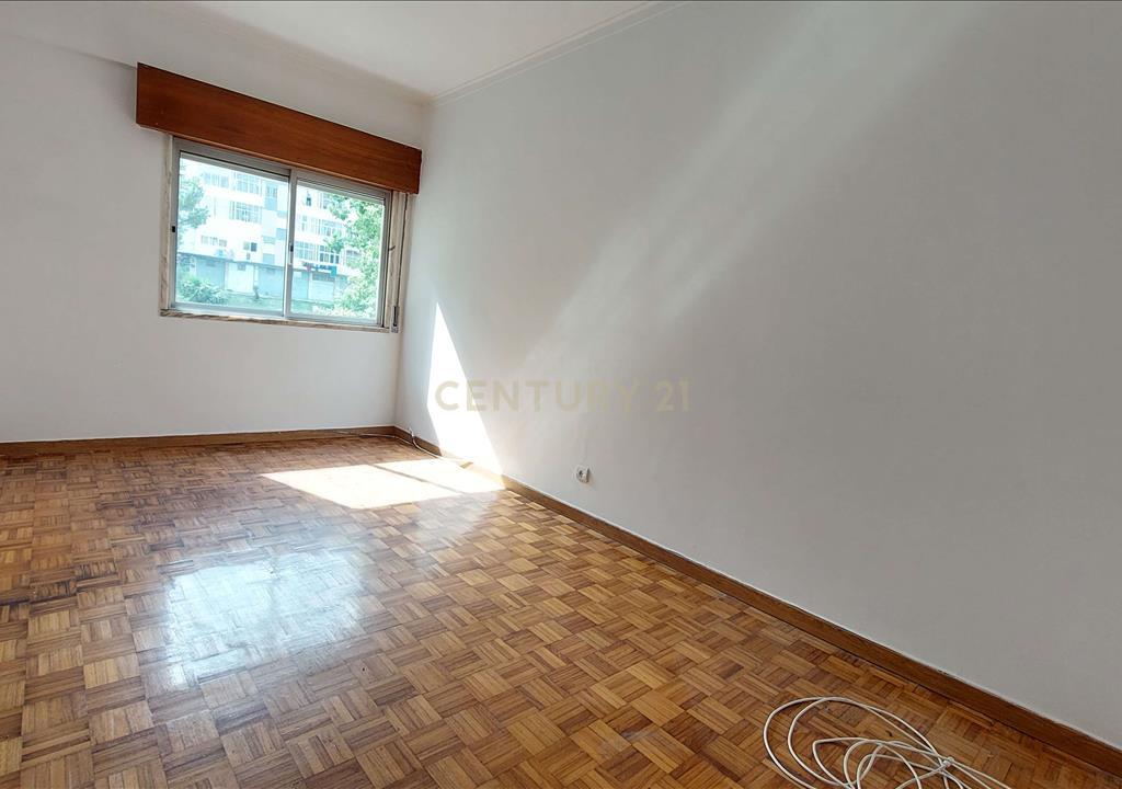 Apartamento T2 Rio de Mouro - Image 4