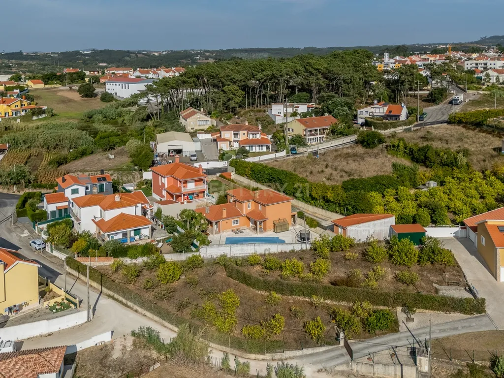 Elegante Moradia T4 com Piscina e Jardim em Mafra: Um Equilíbrio Perfeito entre Campo e Praia - Image 46