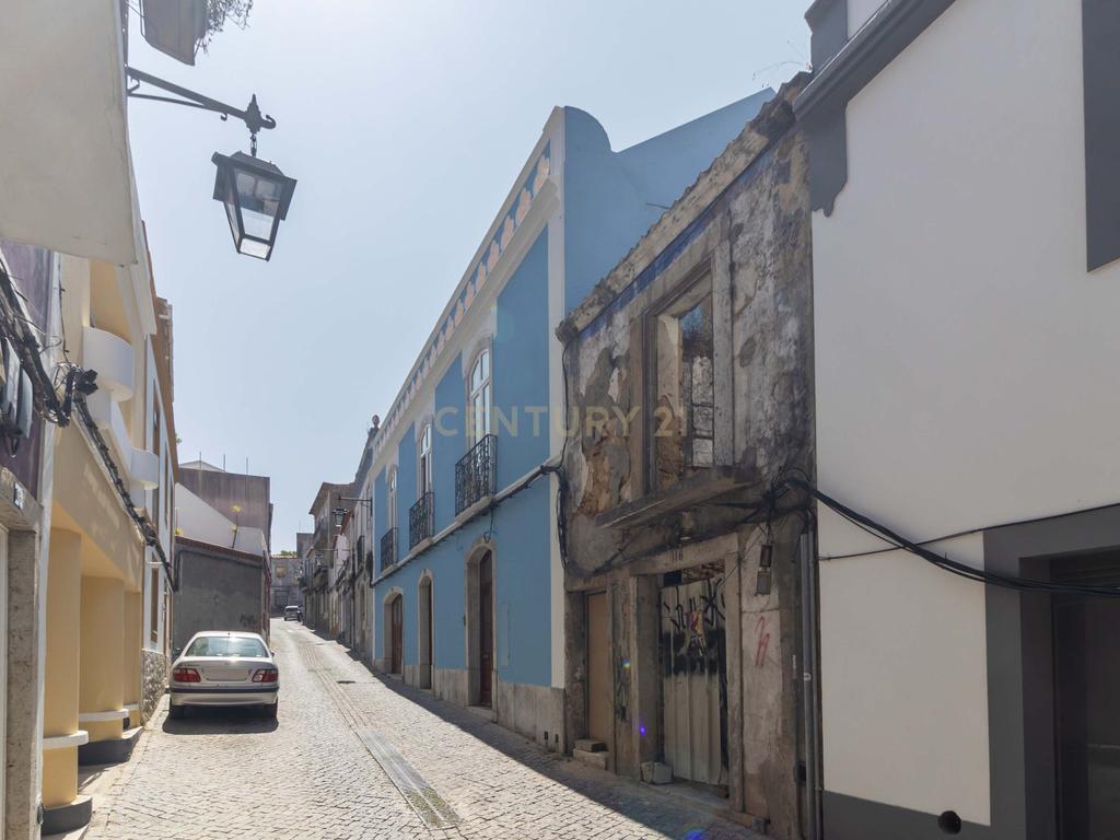 No centro de Palmela, uma casa com historia! - Image 2