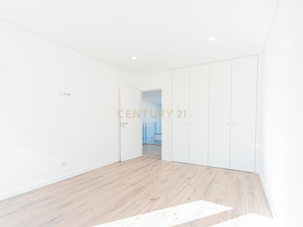Moradia T3 Moderna com Piscina | Lagoa de Albufeira - Image 25