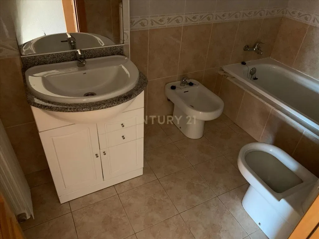 Apartamento T4 c/suite e estacionamento Alhos Vedros - Image 18