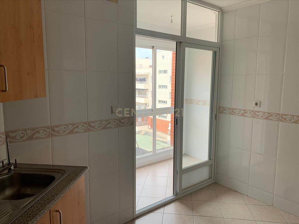 Apartamento T4 c/suite e estacionamento Alhos Vedros - Image 7