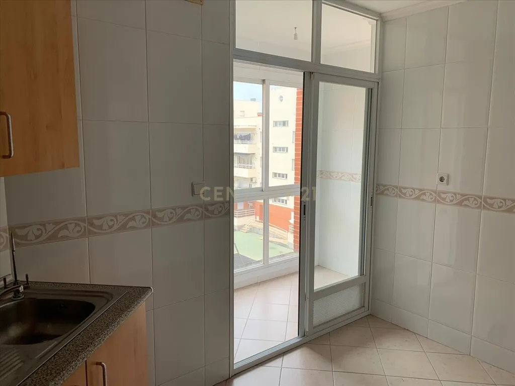 Apartamento T4 c/suite e estacionamento Alhos Vedros - Image 7
