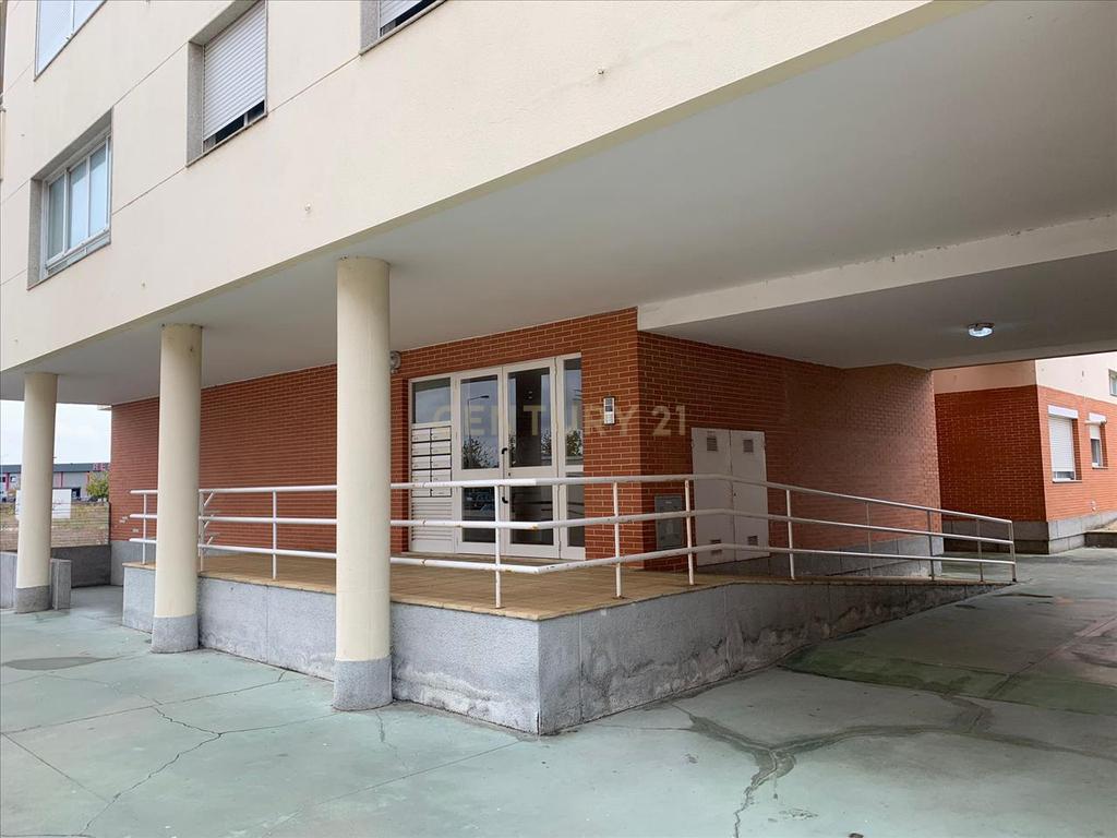 Apartamento T4 c/suite e estacionamento Alhos Vedros - Image 21