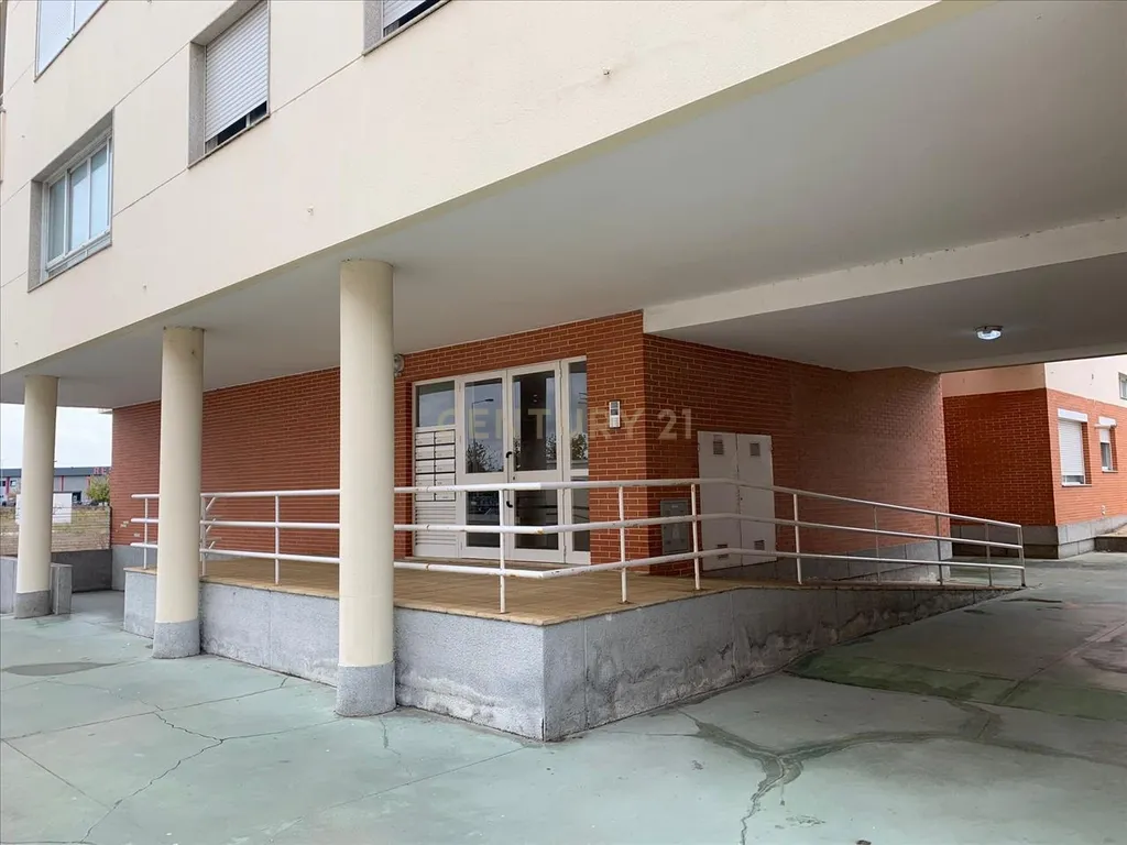 Apartamento T4 c/suite e estacionamento Alhos Vedros - Image 21