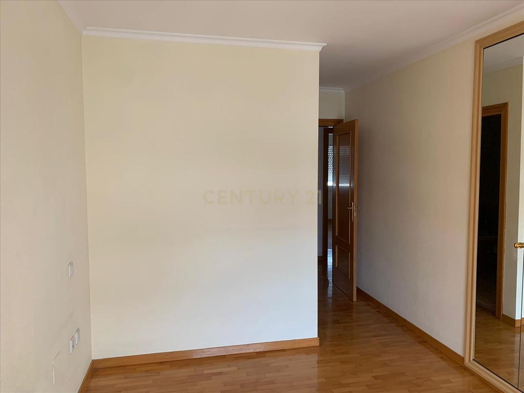 Apartamento T4 c/suite e estacionamento Alhos Vedros - Image 8