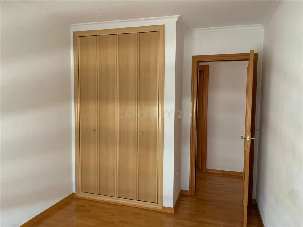 Apartamento T4 c/suite e estacionamento Alhos Vedros - Image 14