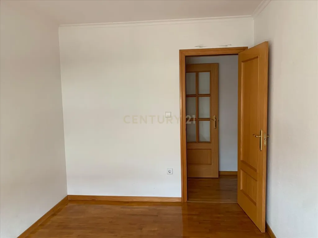 Apartamento T4 c/suite e estacionamento Alhos Vedros - Image 16