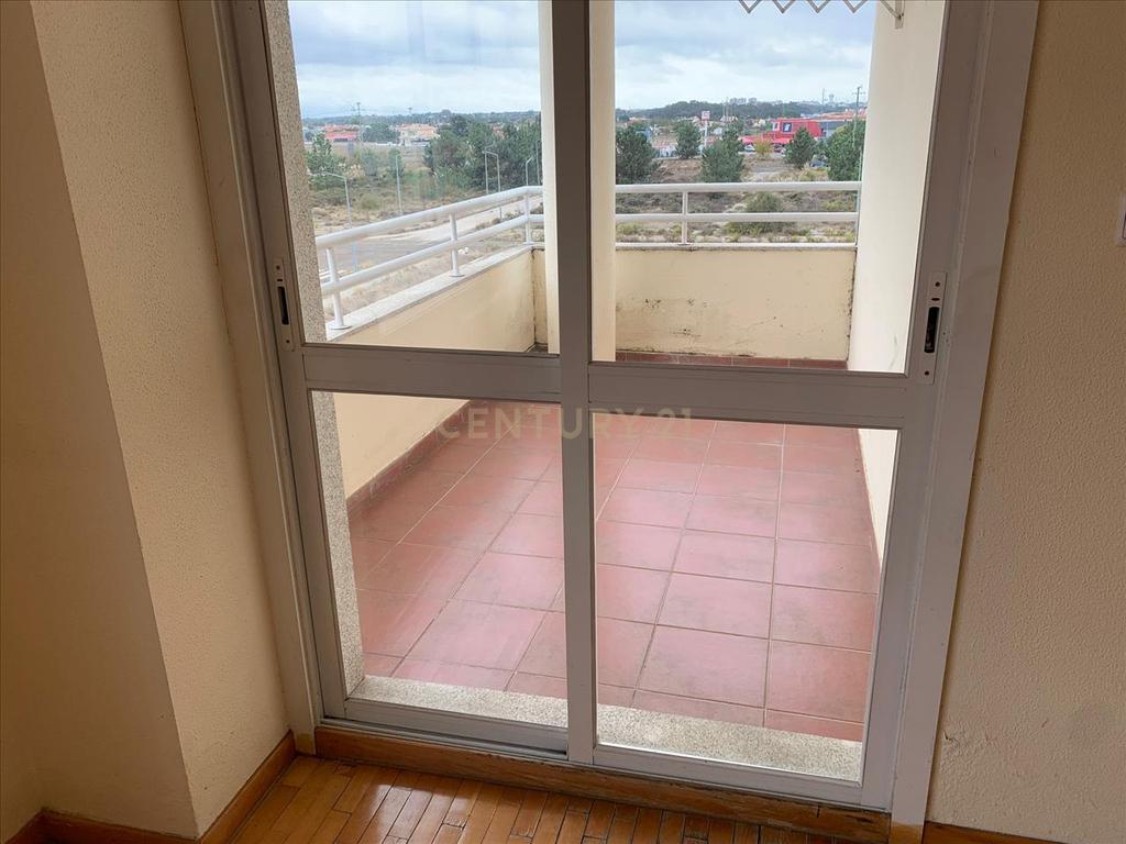 Apartamento T4 c/suite e estacionamento Alhos Vedros - Image 5