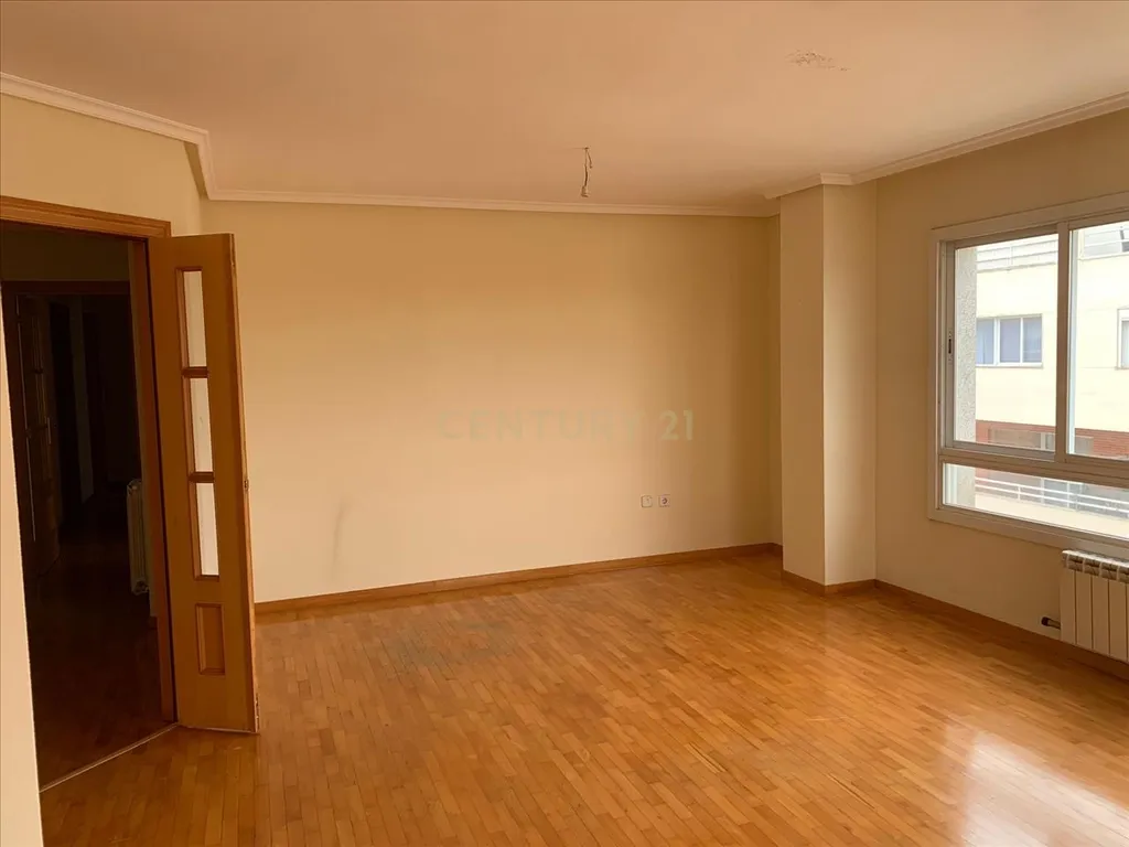 Apartamento T4 c/suite e estacionamento Alhos Vedros - Image 4