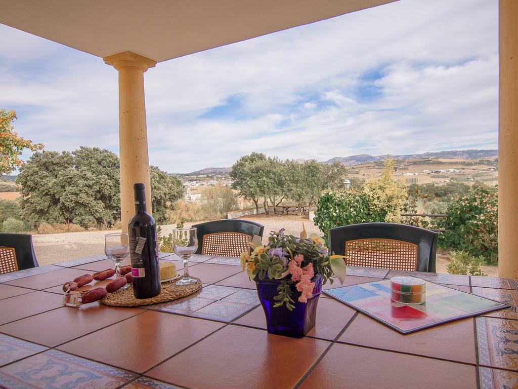 Uma propriedade rural rodeada pela natureza com uma casa de dois andares, piscina privada vedada e terraço para banhos de sol, licença turística, um olival produtivo, instalações para animais adaptáveis ​​e acesso pavimentado a apenas 10 minutos de Ronda. - Image 8