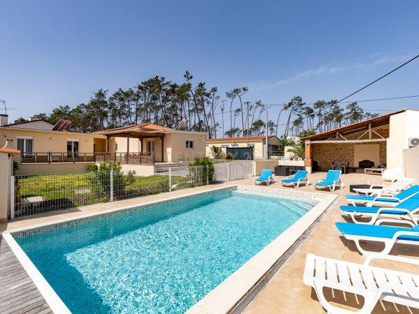 Moradia T5 com Piscina Aquecida — Pataias