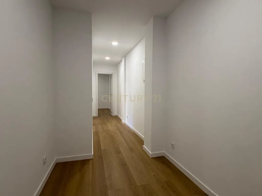 LOJA + T3 TOTALMENTE REMODELADO NA DAMAIA DE CIMA - AMADORA - Image 13