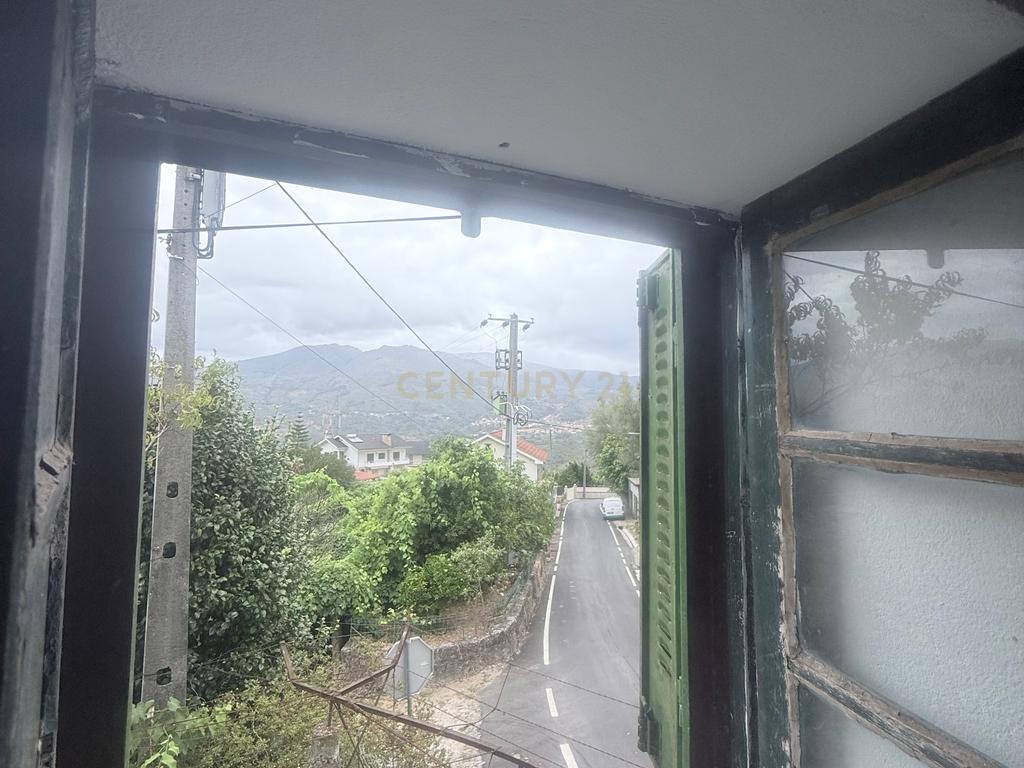 Casa de Pedra com potencial no coração do Gerês - perto do Lindoso - Image 28