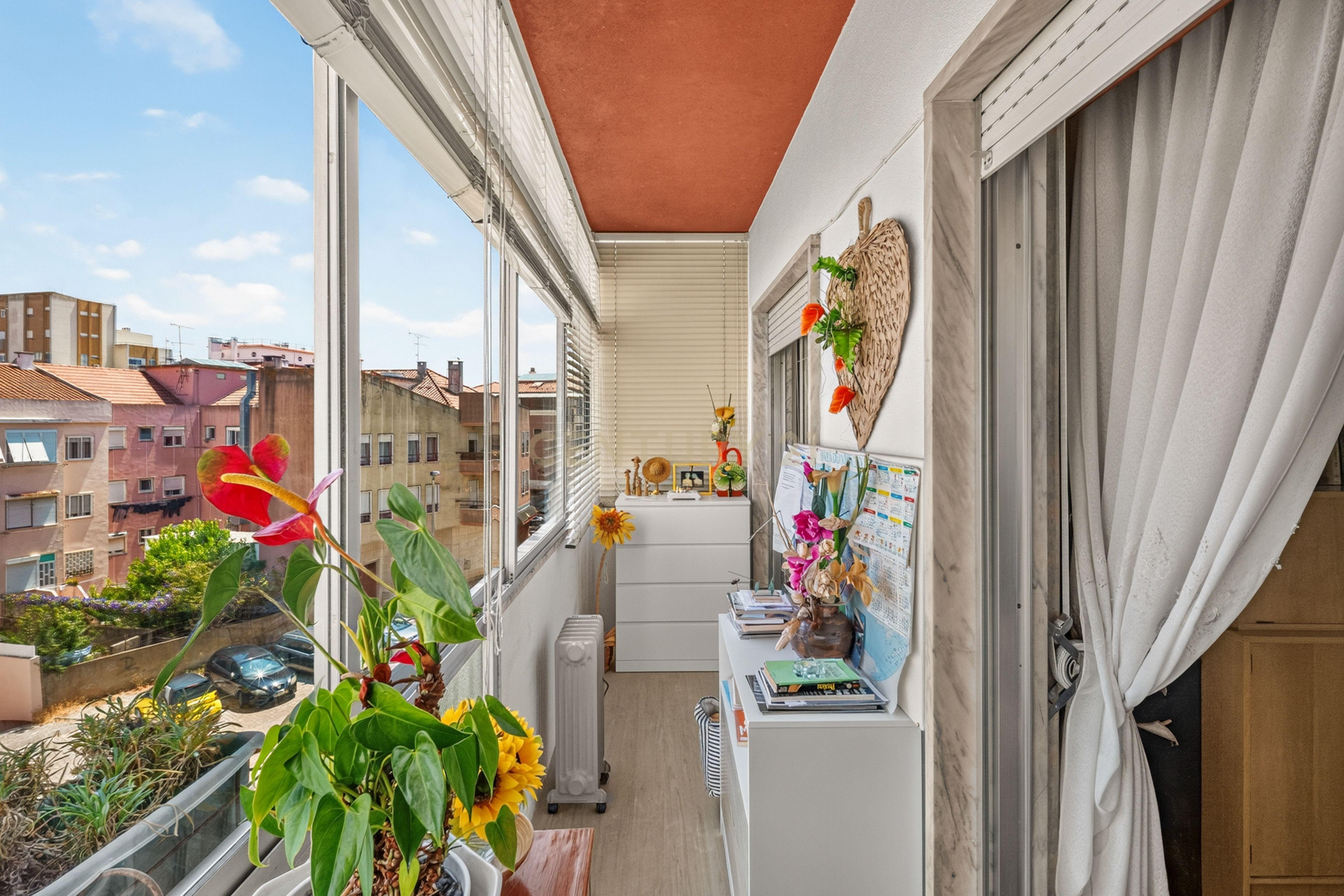 Fotografia 10 de Apartamento T2 com Duas Varandas e Excelente Localização