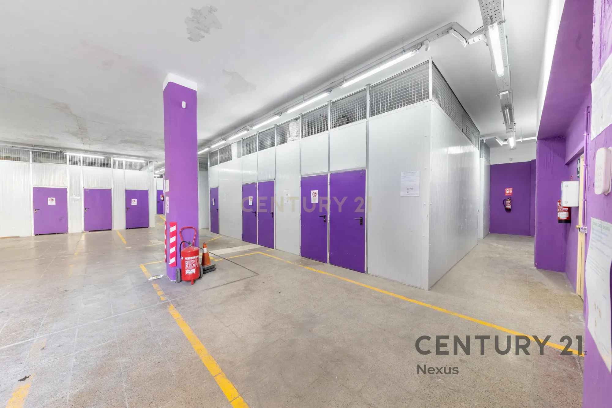 Investimento Excepcional em Ripollet! Lote com 63 Arrecadações Rentáveis, Estacionamento e Acesso Direto - Image 6