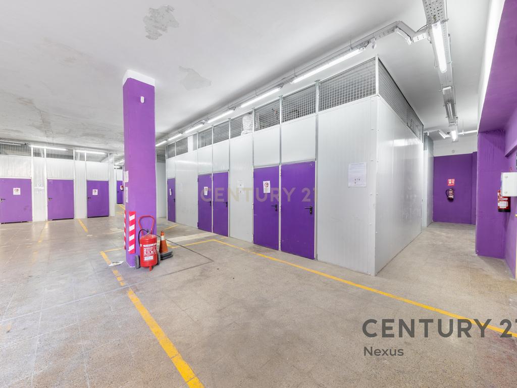 Investimento Excepcional em Ripollet! Lote com 63 Arrecadações Rentáveis, Estacionamento e Acesso Direto - Image 6